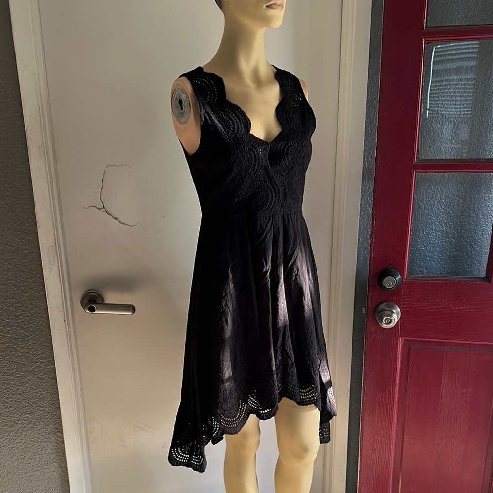 Black Sleeveless Lace Dress